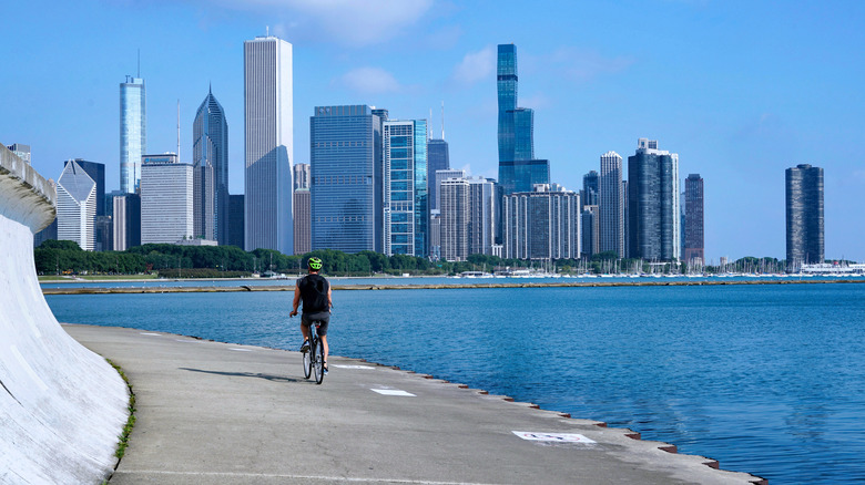 A cyclist enjoying Chicago Lakefront Trail