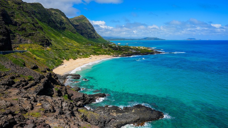 Hawaii beach with green mountains