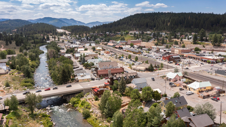 Downtown Truckee with view of the mountains