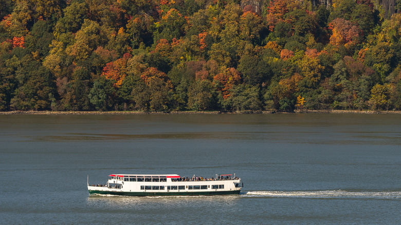 Hudson River cruise boat with background fall foliage
