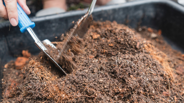 Mixing components for a soil blend