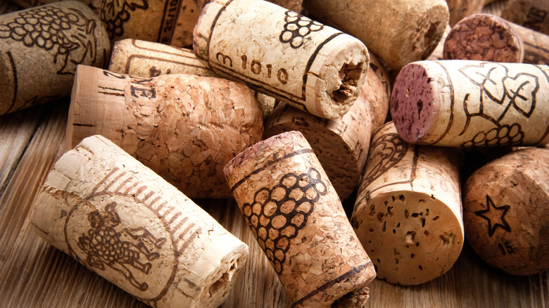A pile of corks from wine bottles