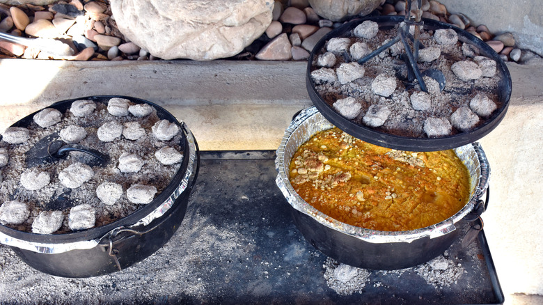 Dutch oven cobblers cooking