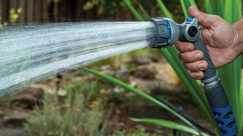 Orbit multi-pattern water nozzle