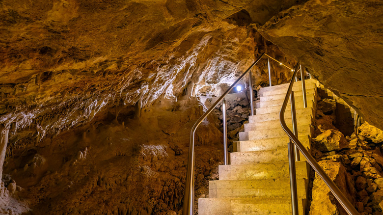 Inside Lewis & Clark Caverns