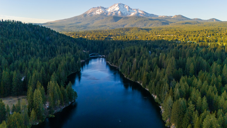The blue waters of Lake Siskiyou in front of Mt. Shasta