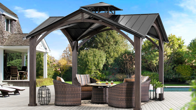 Sunjoy's beautiful Roanforth pavilion