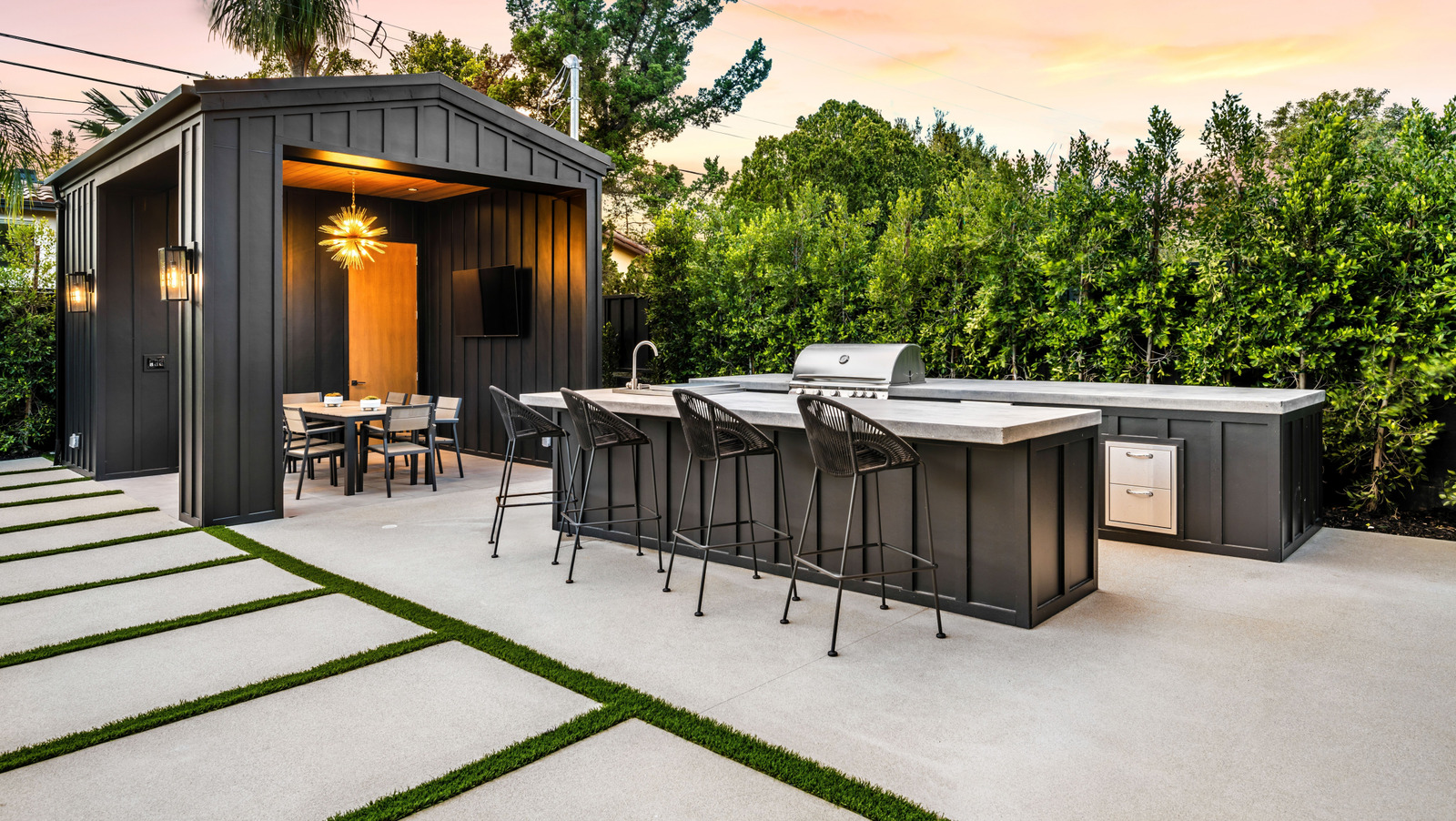 How Much Does It Cost To Add An Outdoor Kitchen To Your Backyard? Here ...