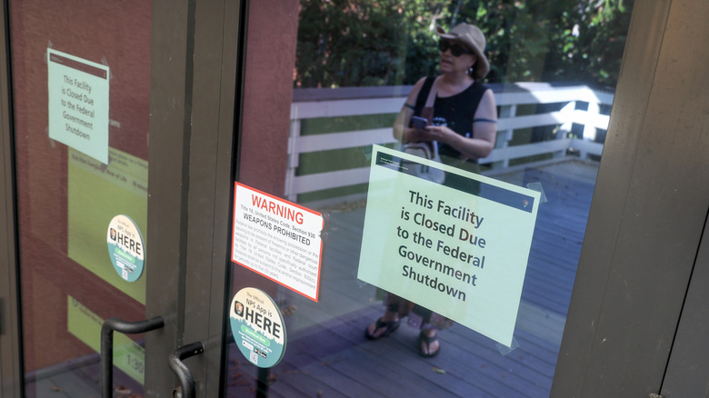Office of national park with closed sign