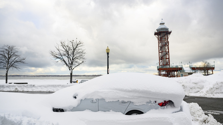 Snow along Lake Erie