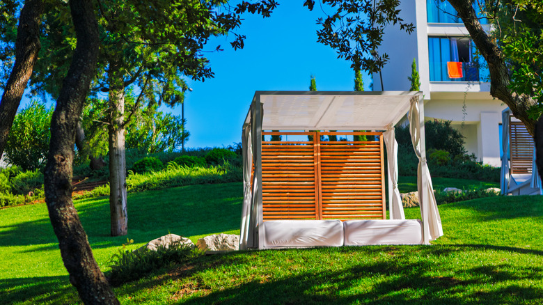outdoor canopy bed on lawn