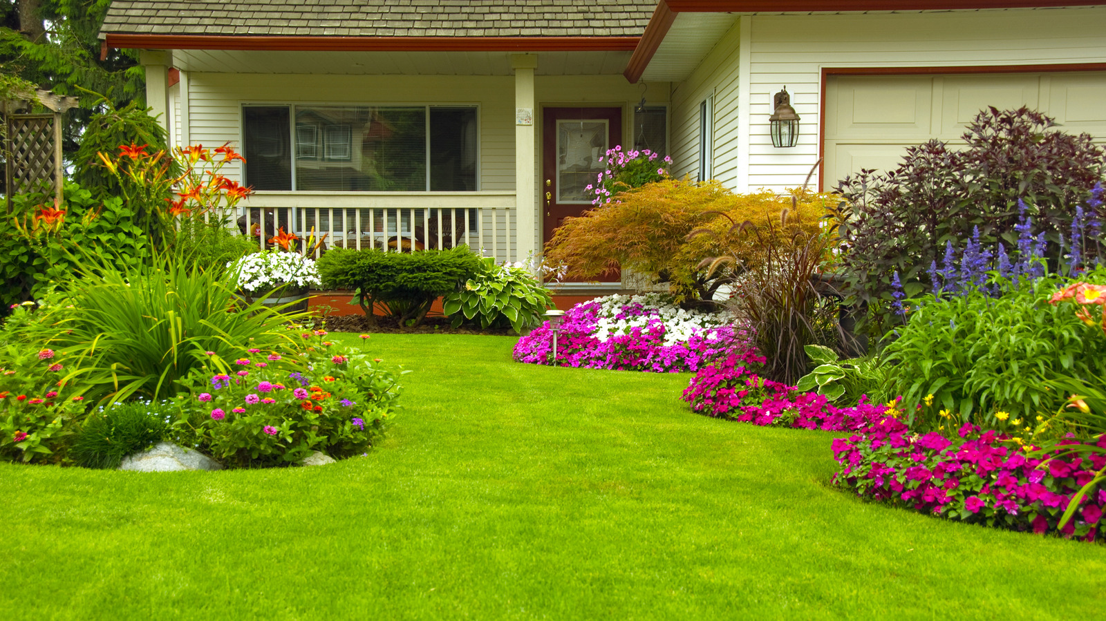 Landscape Intro The Once-Popular Landscaping Trend That Pros Are Calling Unmanageable