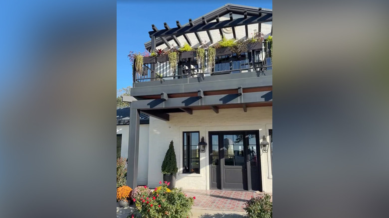 Front of Ree Drummond's porch