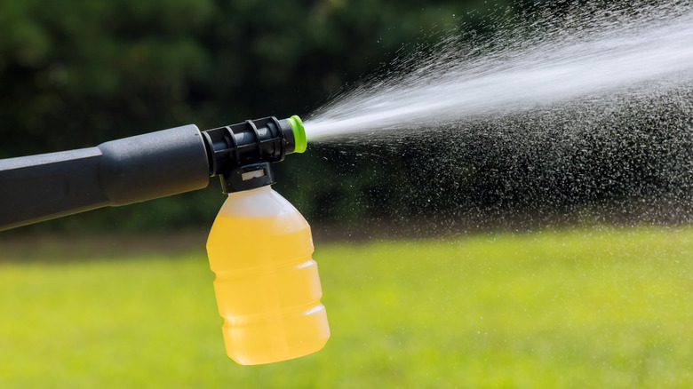 Hose end sprayer