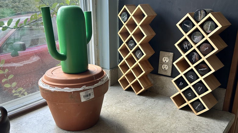 Caulk curing on a just-assembled olla