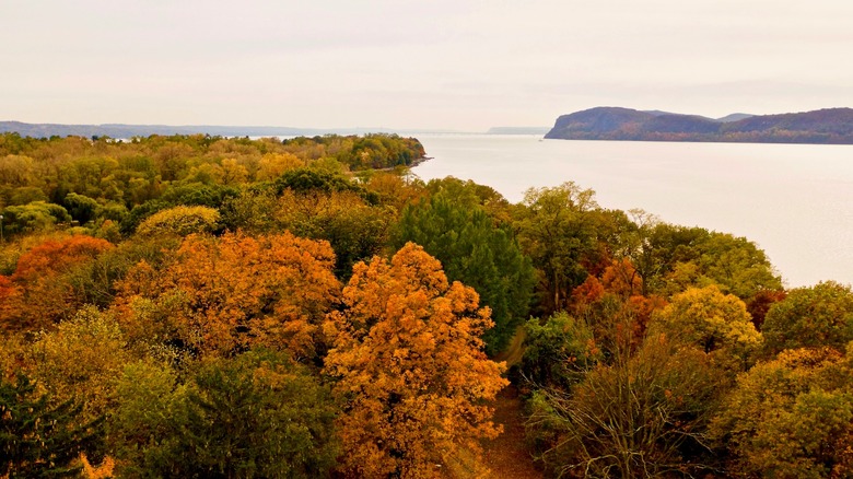 Croton Point Park and the Hudson River in the fall