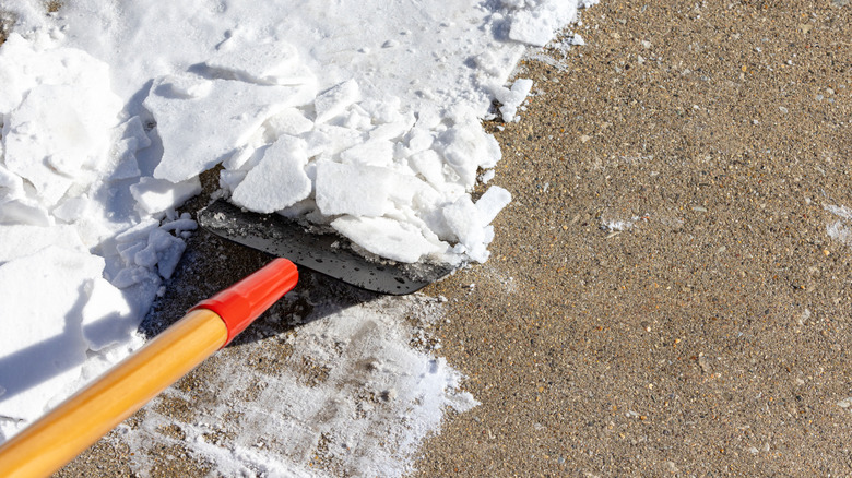 Driveway ice scraper