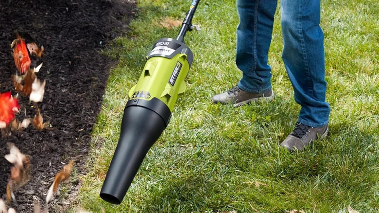 Expand-It 475 CFM blower in action